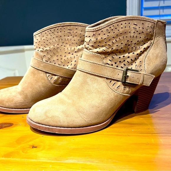 Women’s size 10 half boots tan - Picture 1 of 3